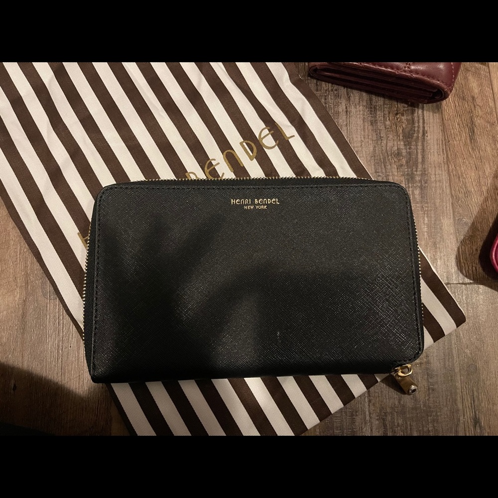 Henri bendel wallet